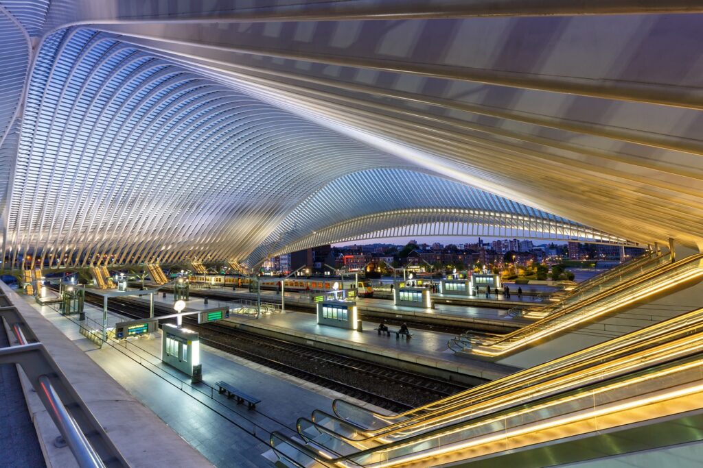 Luik Guillemins station avond