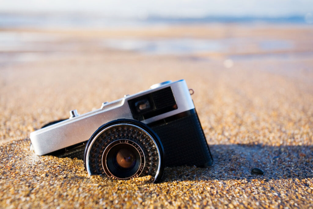 camera in het zand
