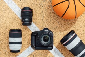 Canon EOS R1 met basketball