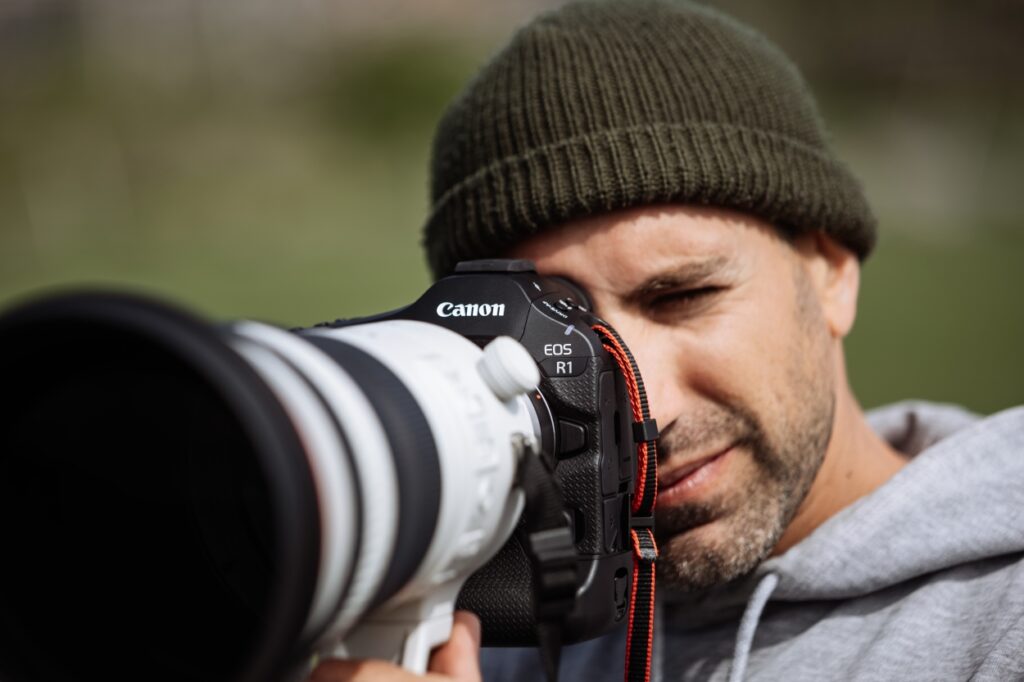 Canon EOS R1 met telelens