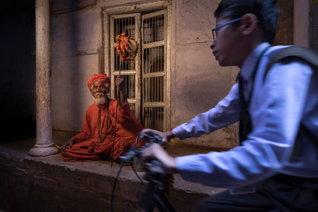 eindresultaat foto man in india en oranje gewaad