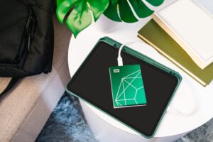 WD My Passport Ultra smaragdgroen aangesloten op tablet