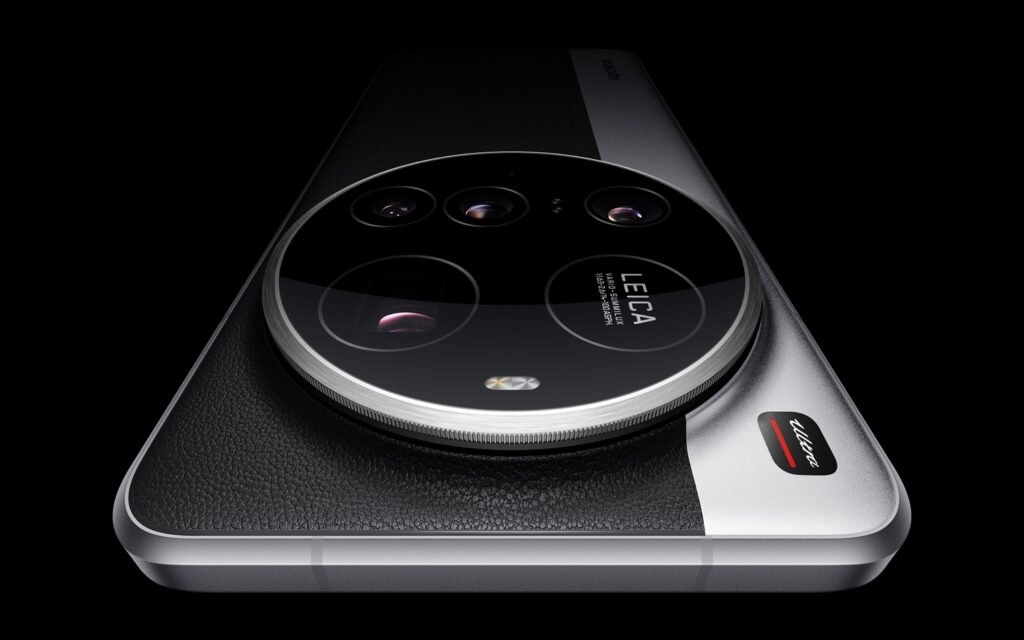 Xiaomi 15 Ultra lens met focus op Leica logo