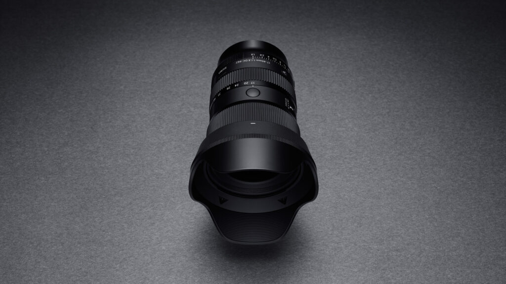 Sigma 17-40mm F1.8 DC Art op zwarte achtergrond
