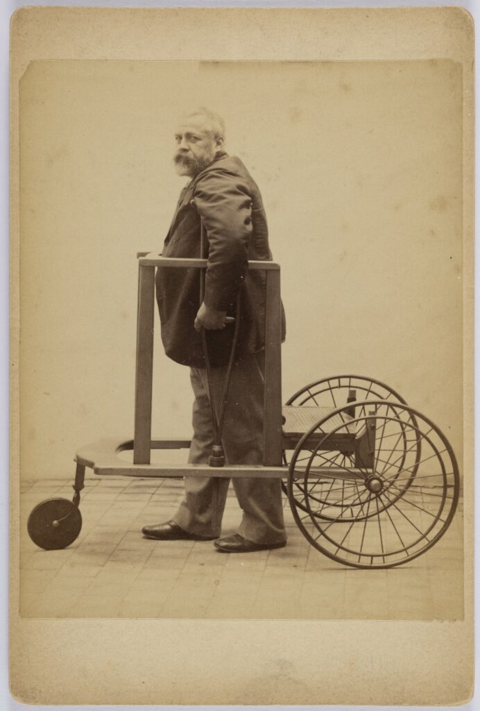 Hulpmiddel voor mensen met verminderde mobiliteit, uit Early Gaze tentoonstelling