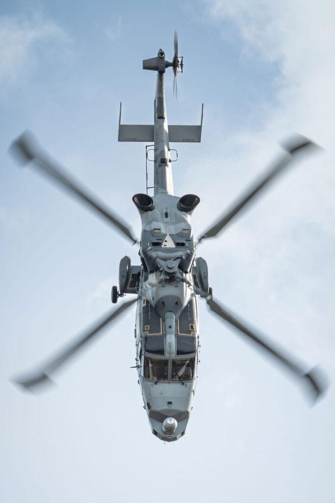 helicopter onderaanzicht gemaakt met Nikon Z 400mm f/2.8 TC VR S