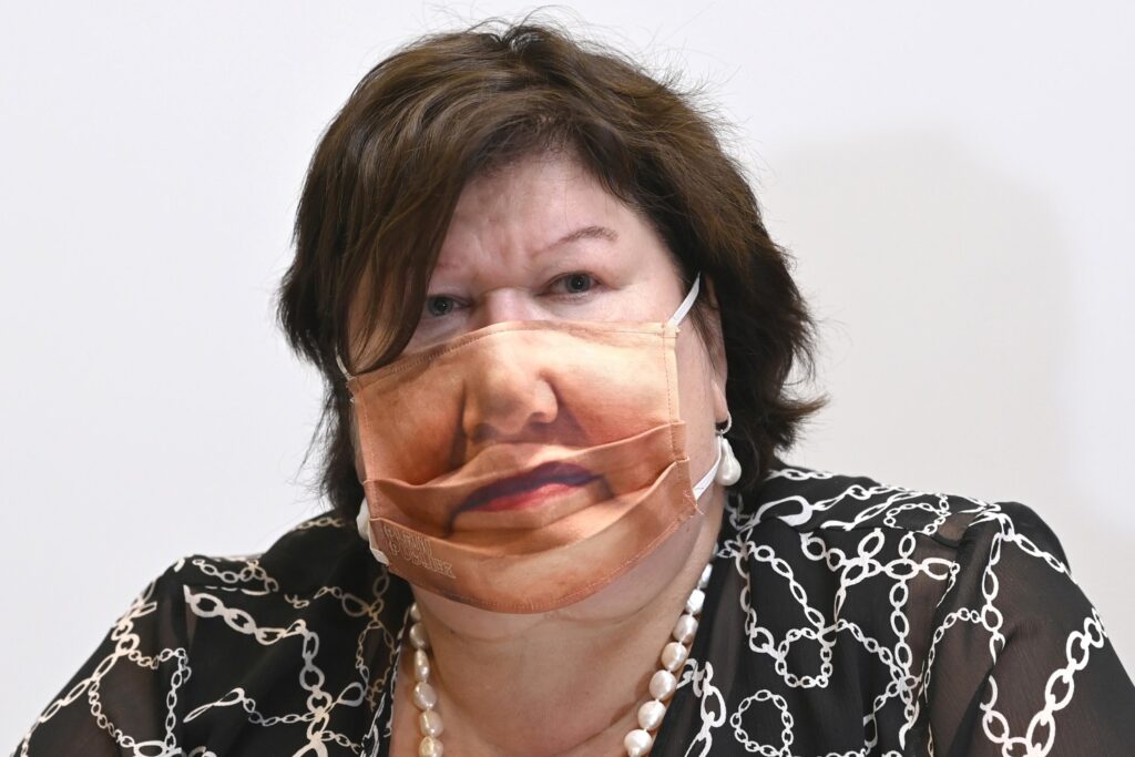 Maggie De Block met mondmasker
