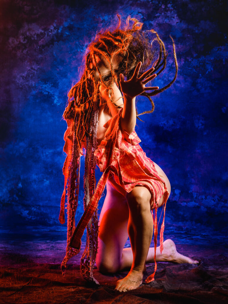 portret dame met rood kleed