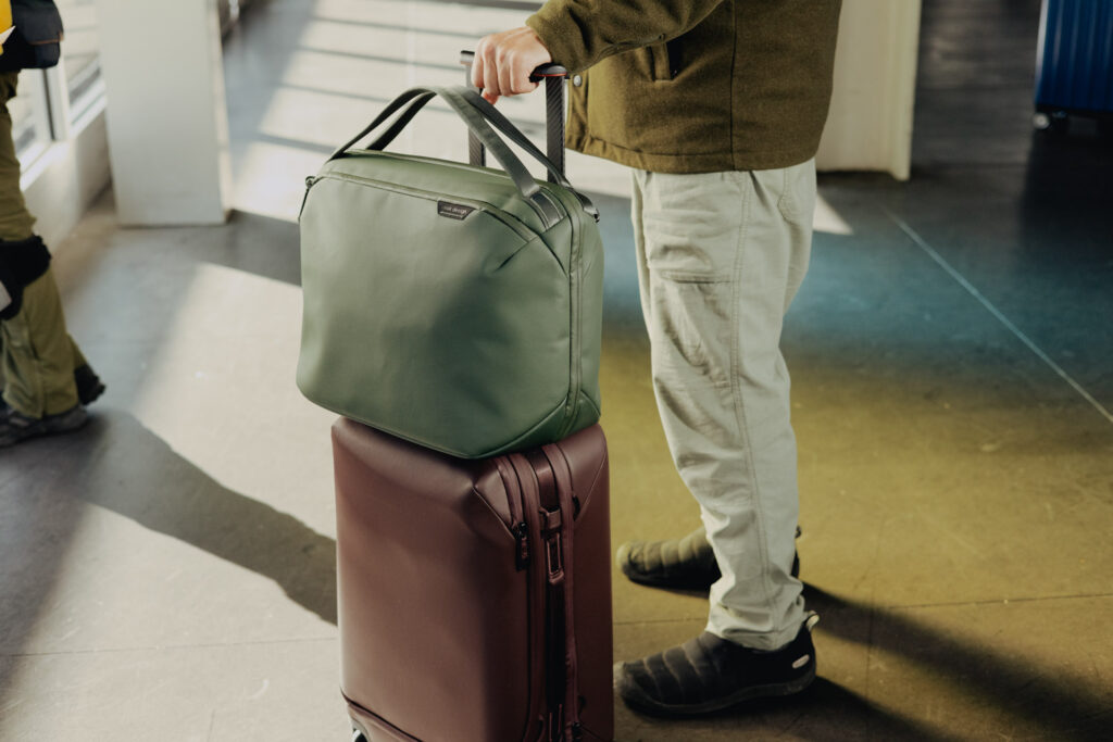 Peak Design Weekender op Roller Pro koffer