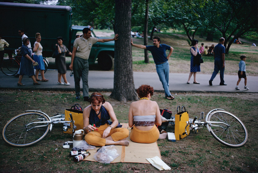 © Joel Meyerowitz, Central Park, New York City, 1966, Courtesy Huxley-Parlour Gallery and Howard Greenberg Gallery