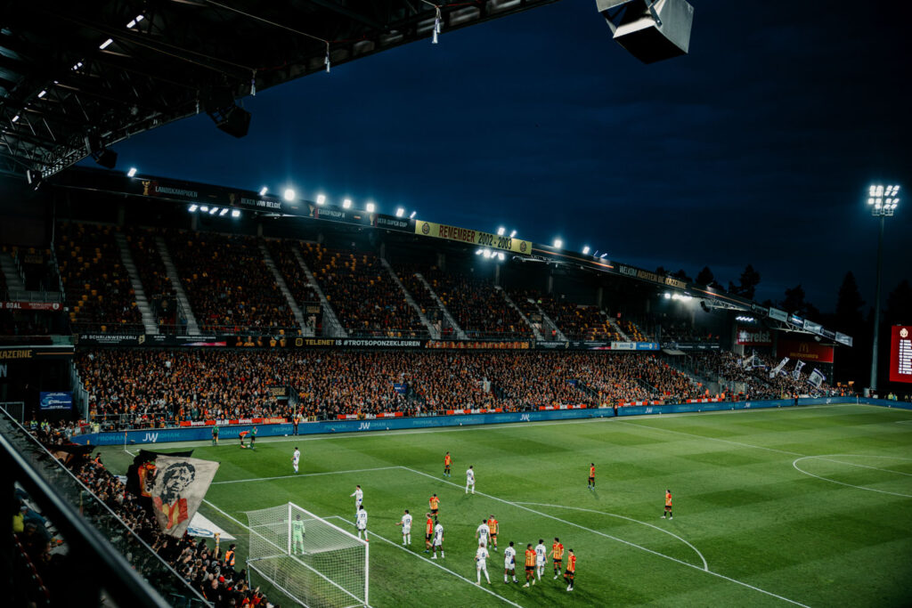 foto van het stadion van KV mechelen