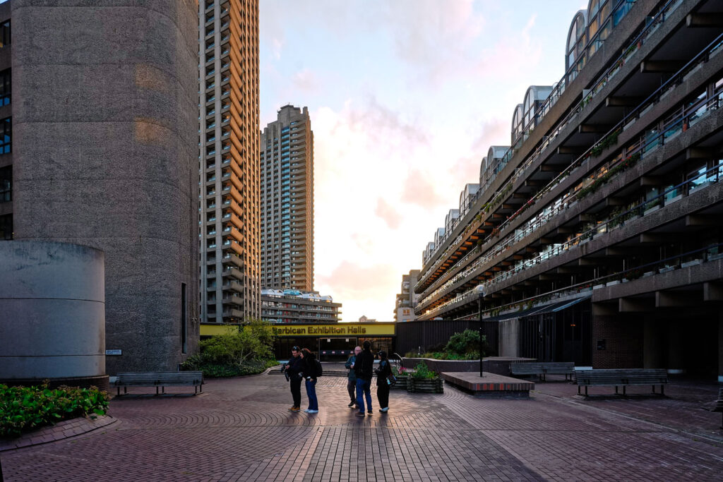 Gebouwen bij zonsondergang