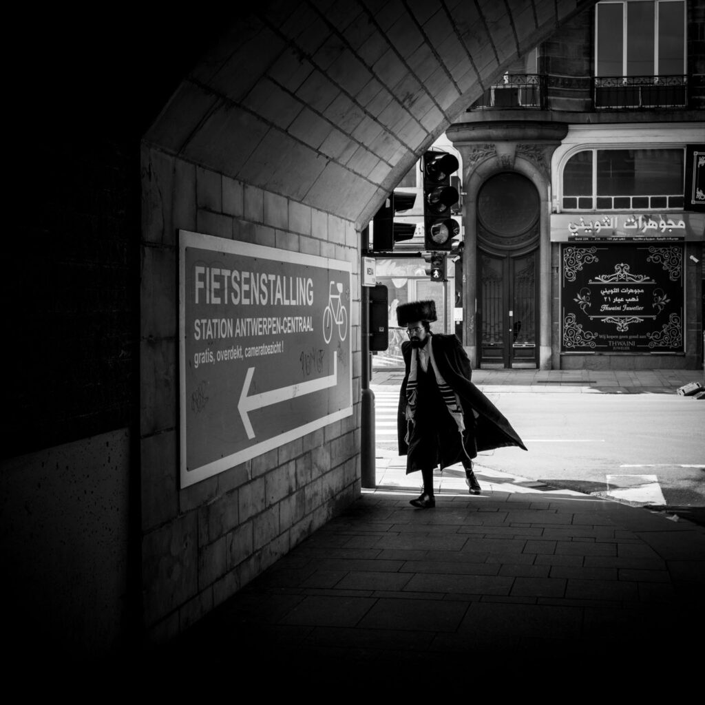 straatportret traditionele klederdracht karakteristieke persoon straatfotografie context omgeving