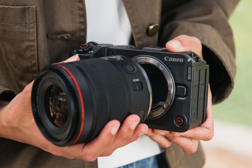 Canon RF 20-50mm F4L IS USM PZ en EOS R6 V