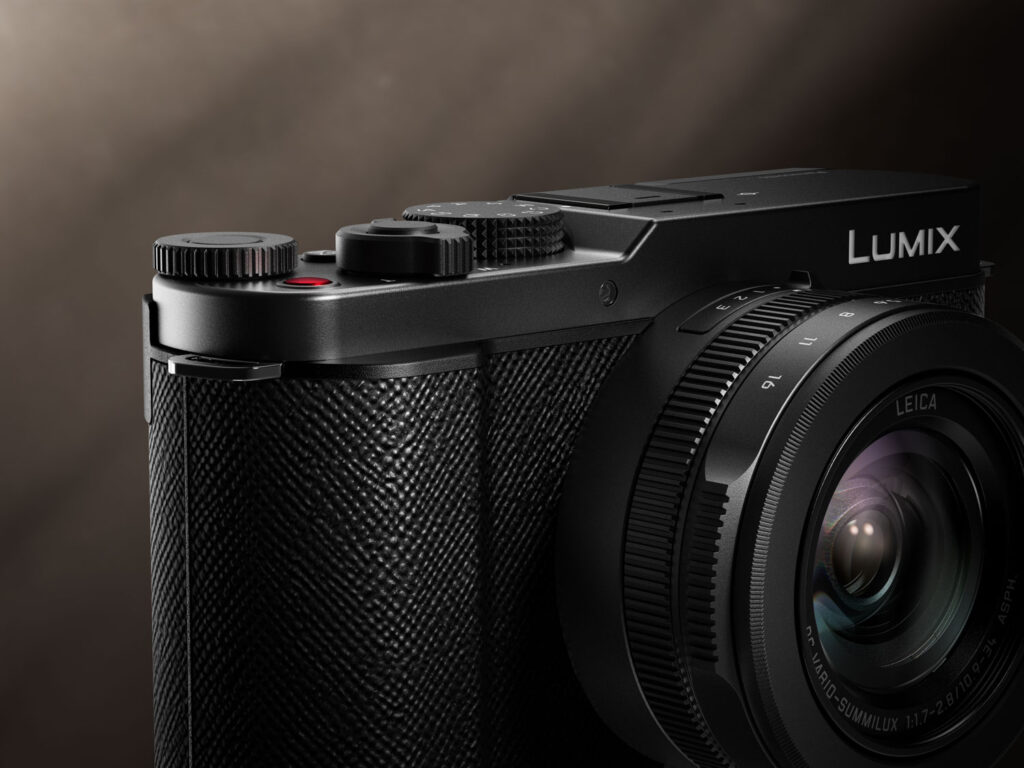 zwarte versie LUMIX L10 zijkant