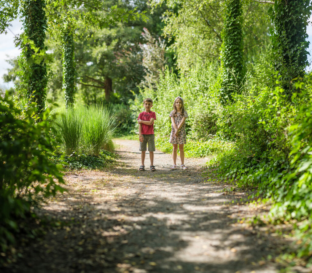 Brenizer panorama voorbeeld portret twee kinderen bokeh achtergrond