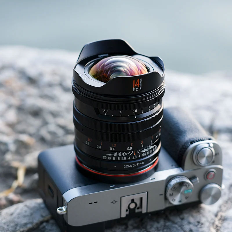 Brightin Star MF 14mm f/2.8, productfoto vooraanzicht