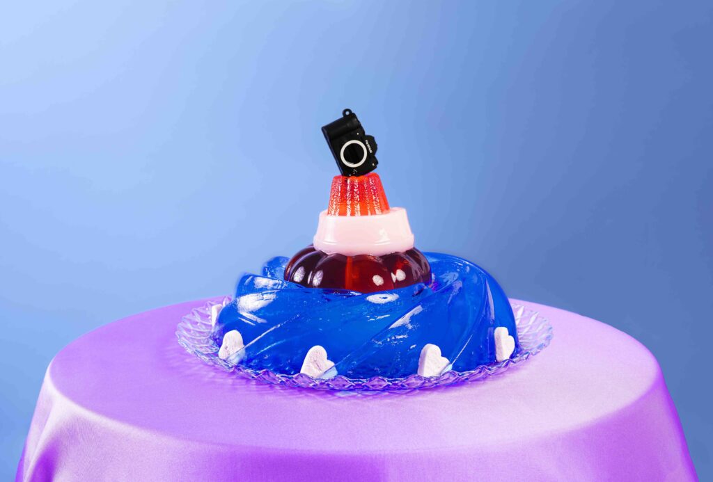 Fujifilm camera in jelly taart