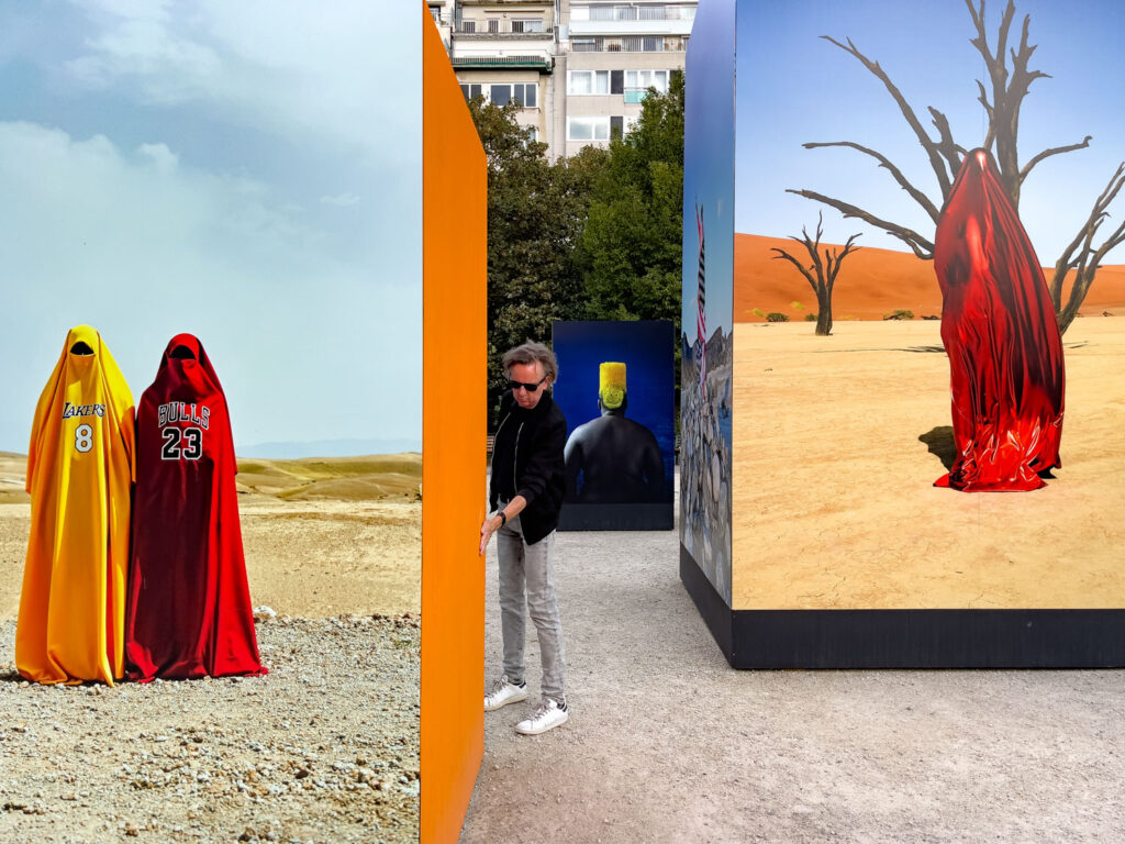 Portretfotografie met smartphone: sterke kleuren en kleurvlakken in de compositie
