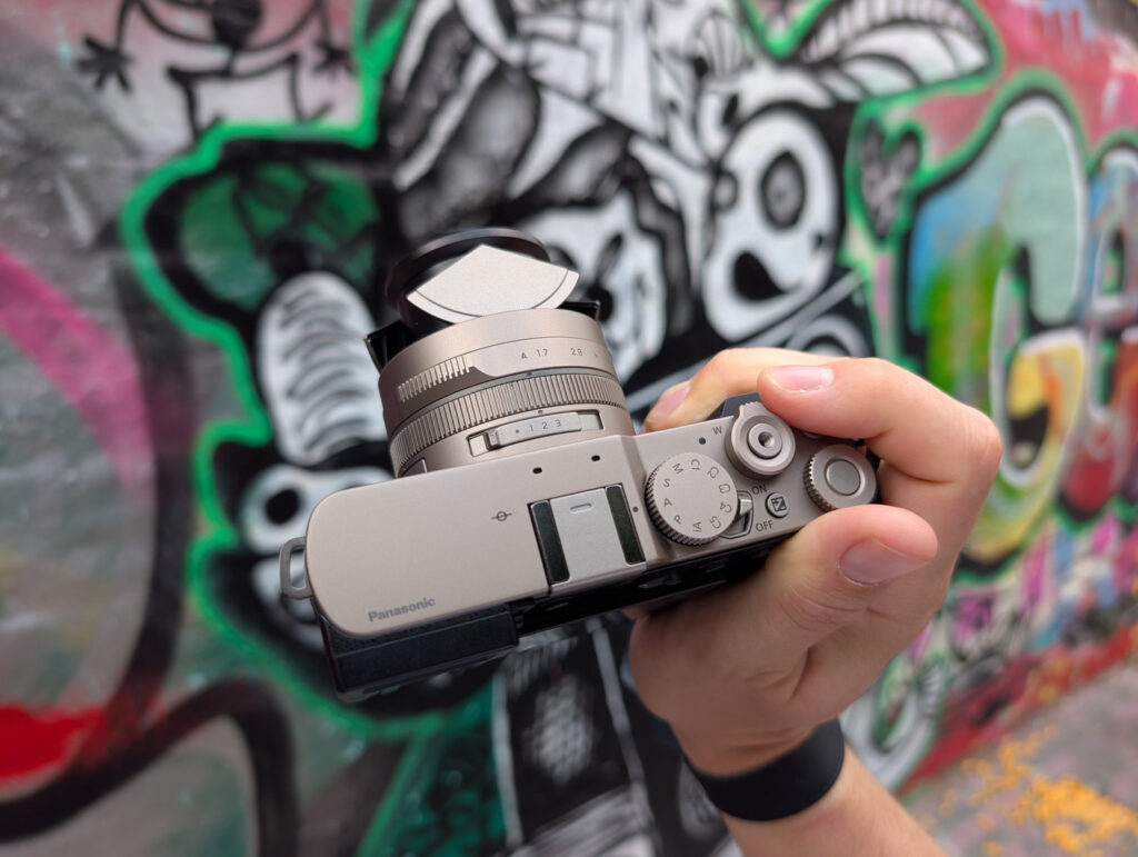 Panasonic Lumix DC-L10 camera bovenkant knoppen