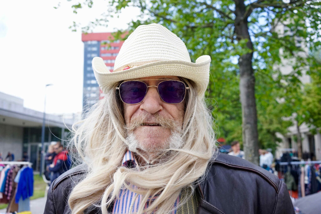 portret man met hoed rommelmarkt