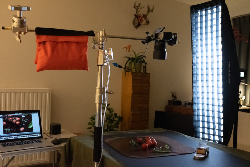 Kunstlicht met softbox als lichtbron voor macro foodfotografie van kerstomaatjes