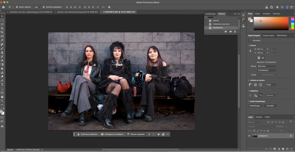 Adobe Photoshop 2025 met groepsportret geopend voor generatieve AI-beeldbewerking