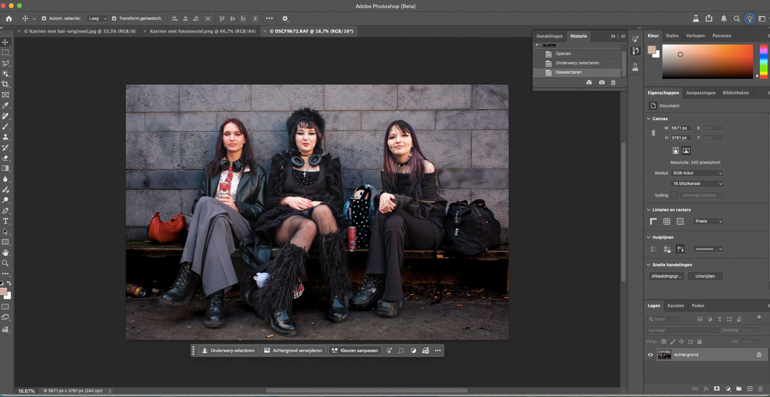 Adobe Photoshop 2025 met groepsportret geopend voor generatieve AI-beeldbewerking