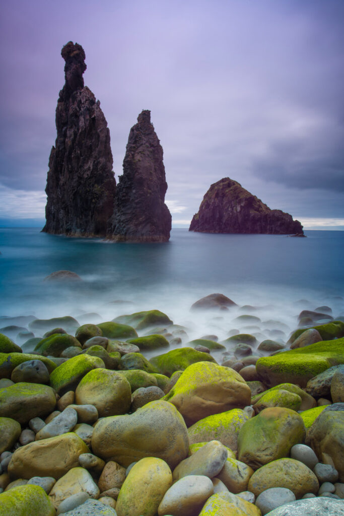 Dromerige zee bij Ribeira da Janela met lange sluitertijd, fotograferen op Madeira