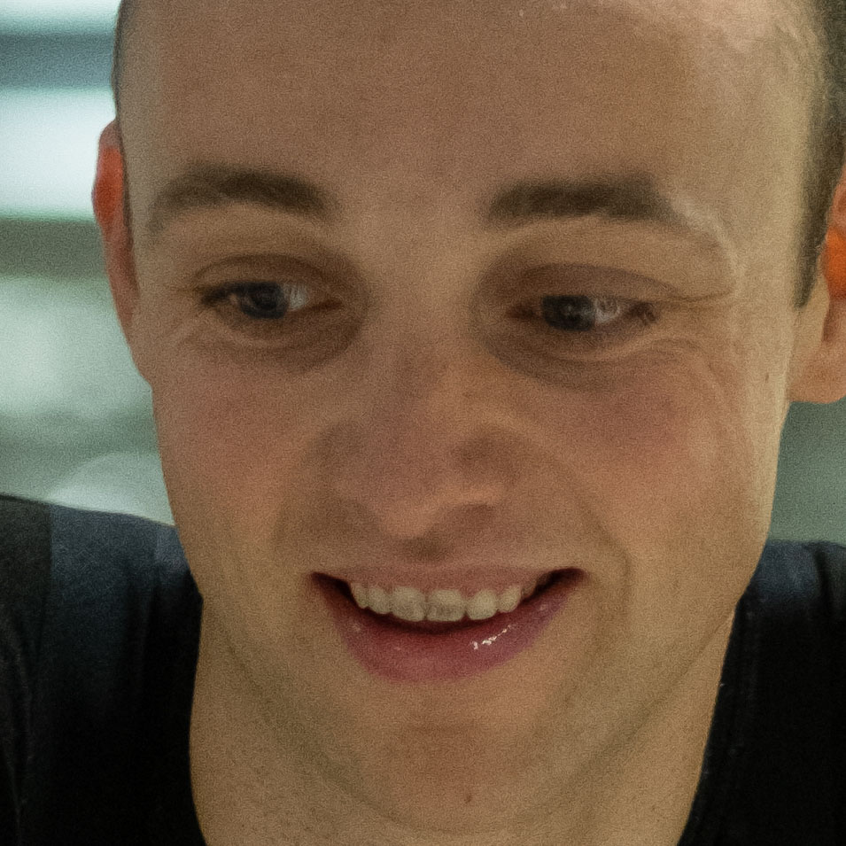 Portret bij hoge ISO en aanwezig licht zonder reportageflitser