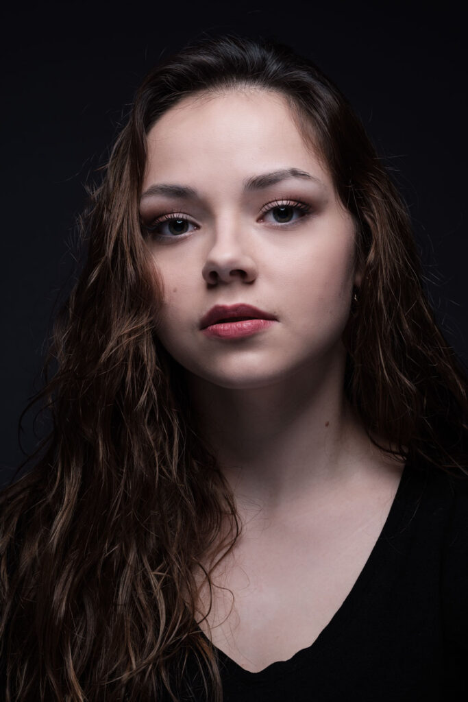 Beauty dish portret met reflectiepaneel dat de schaduwen invult