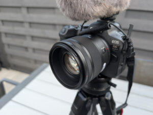 Canon 45mm lens EOS R6 II camera en microfoon
