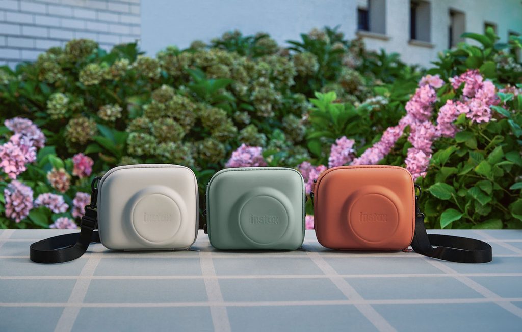 Misty White, Slate Blue, en Brick Red kleuren instax square 2