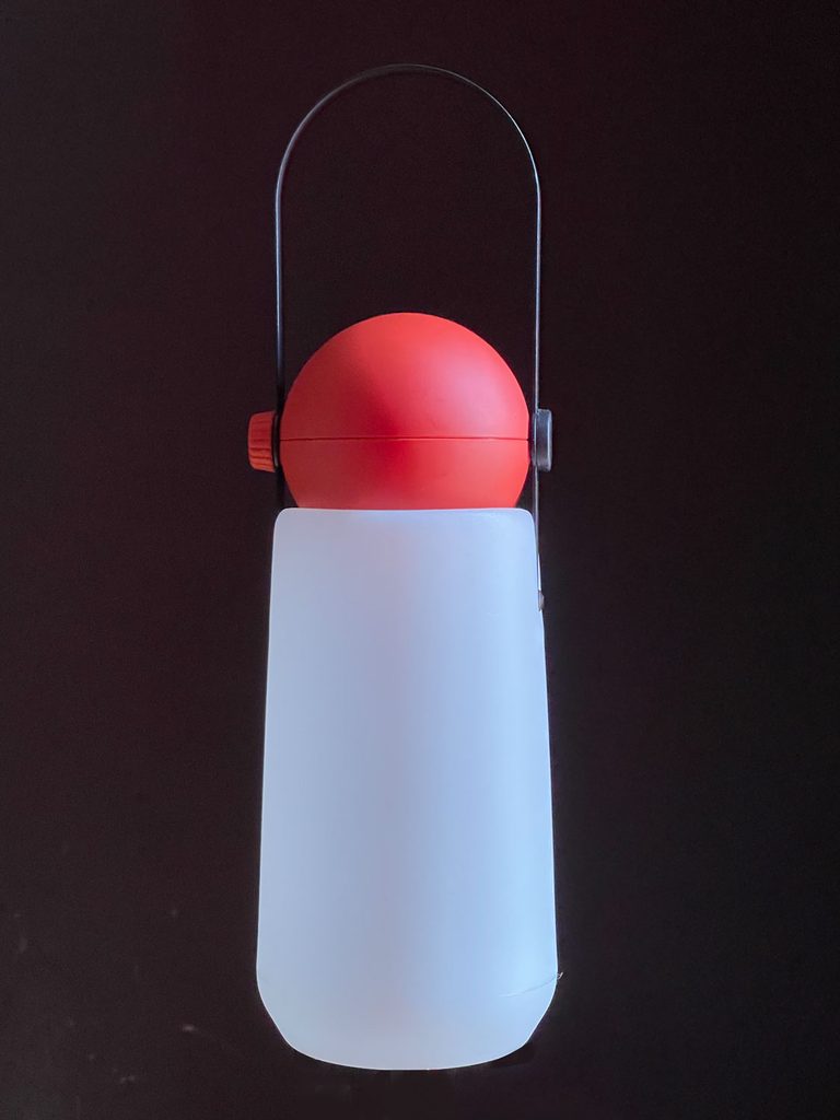 Kleurtemperatuur en witbalans bij productfotografie met smartphone naast een raam met gordijnen